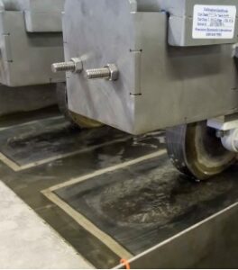 Hamburg wheel-tracking test machine rolling over asphalt samples
